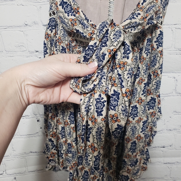 LF Seek the Label NWT Sz XS Floral Halter Romper - Picture 6 of 14